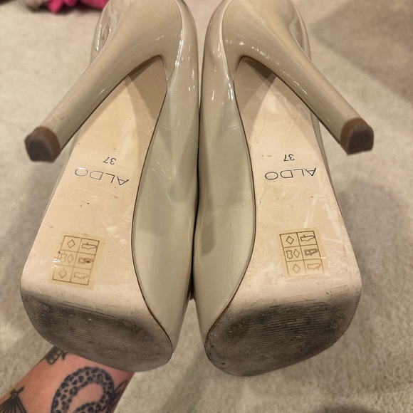 Heels - Picture 4 of 5